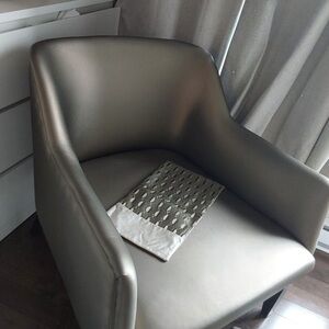 Elegant roche bobois Silver Armchair